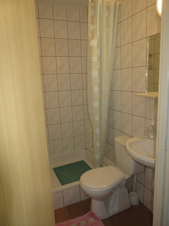 Gospodarstwo Agroturystyczno-Edukacyjne Gratka Celiny  Buitenkant foto